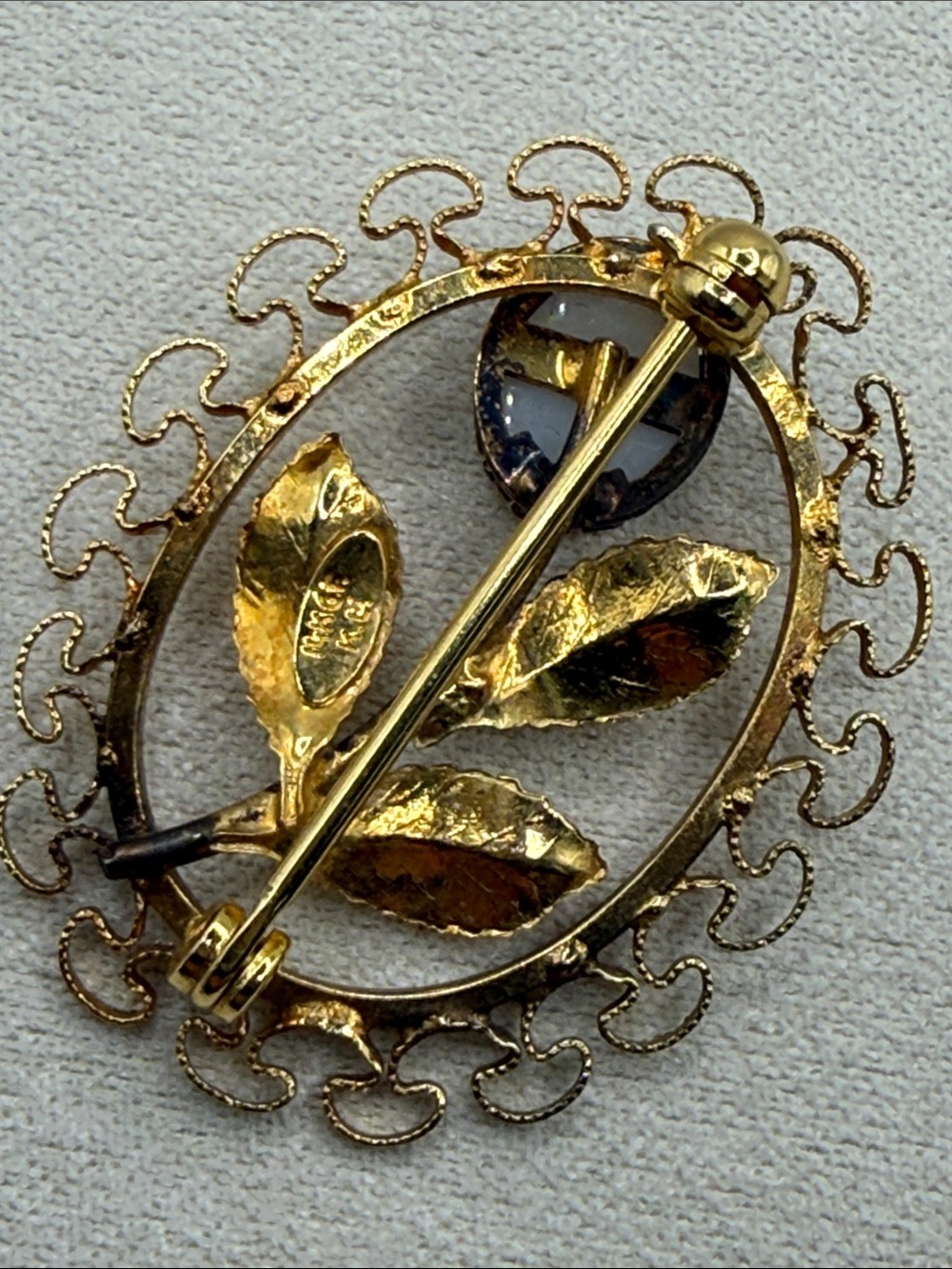 1940’s vintage 12k Gold filled Karen Lynne Leaf & faux opal bin brooch - Picture 7 of 13